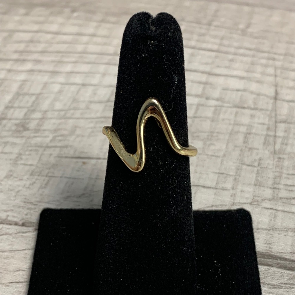 Gold Tone Wavy Abstract Zig Zag Adjustable Ring Size 7 Minimalist Modern